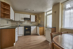 Kitchen Diner- click for photo gallery